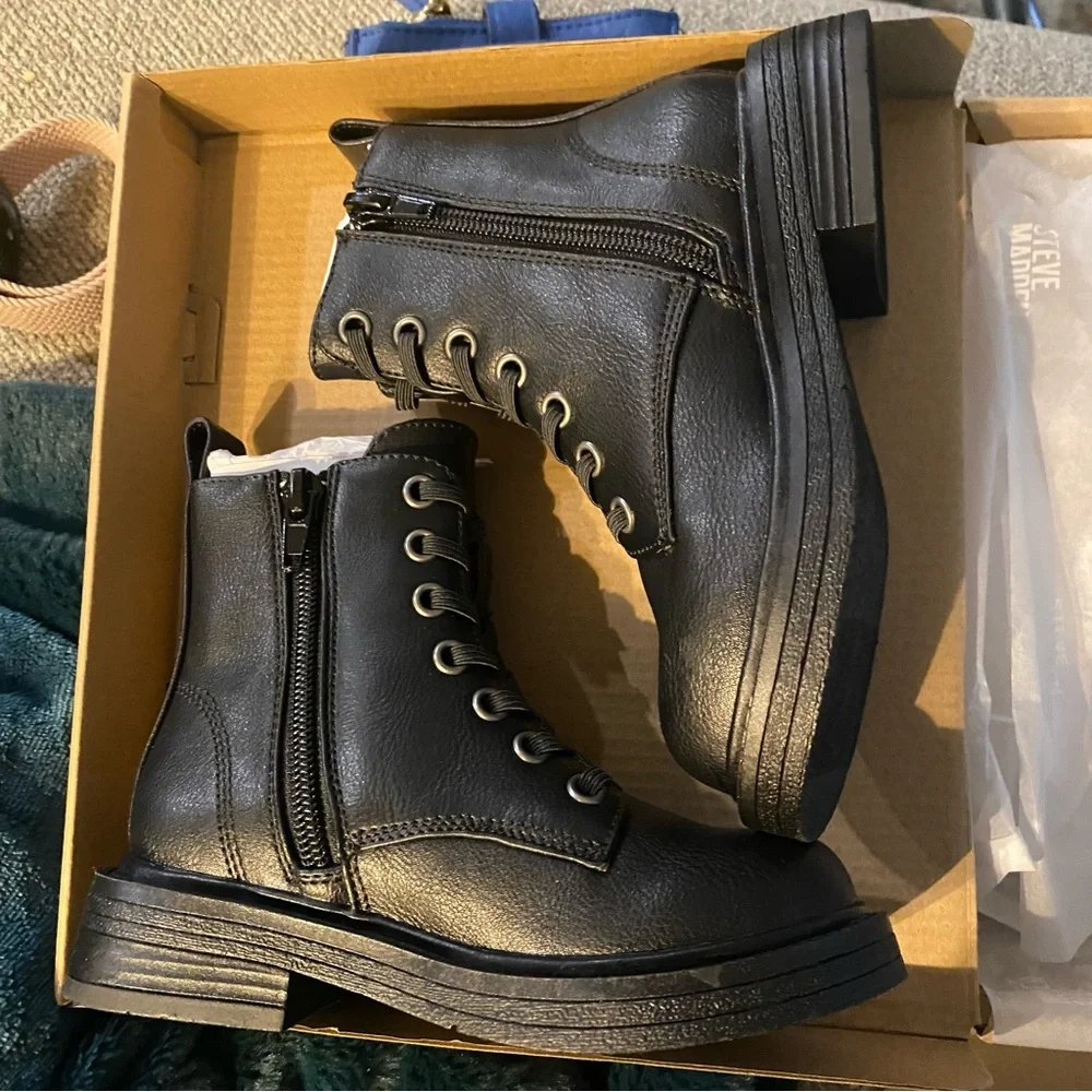 Kids Black Boot with Colorful Patches Steve Madden Sz 9 Unisex New - Picture 6 of 8